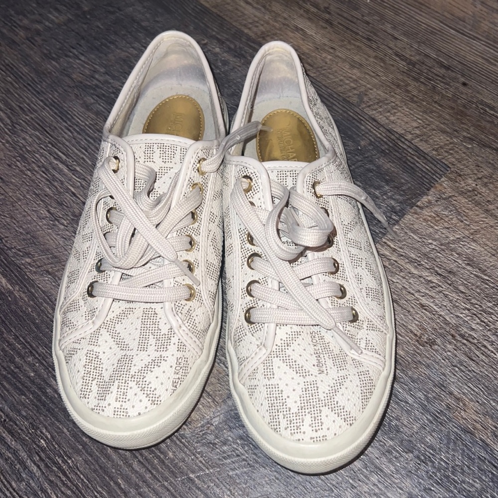 Michael Kors logo tennis shoe